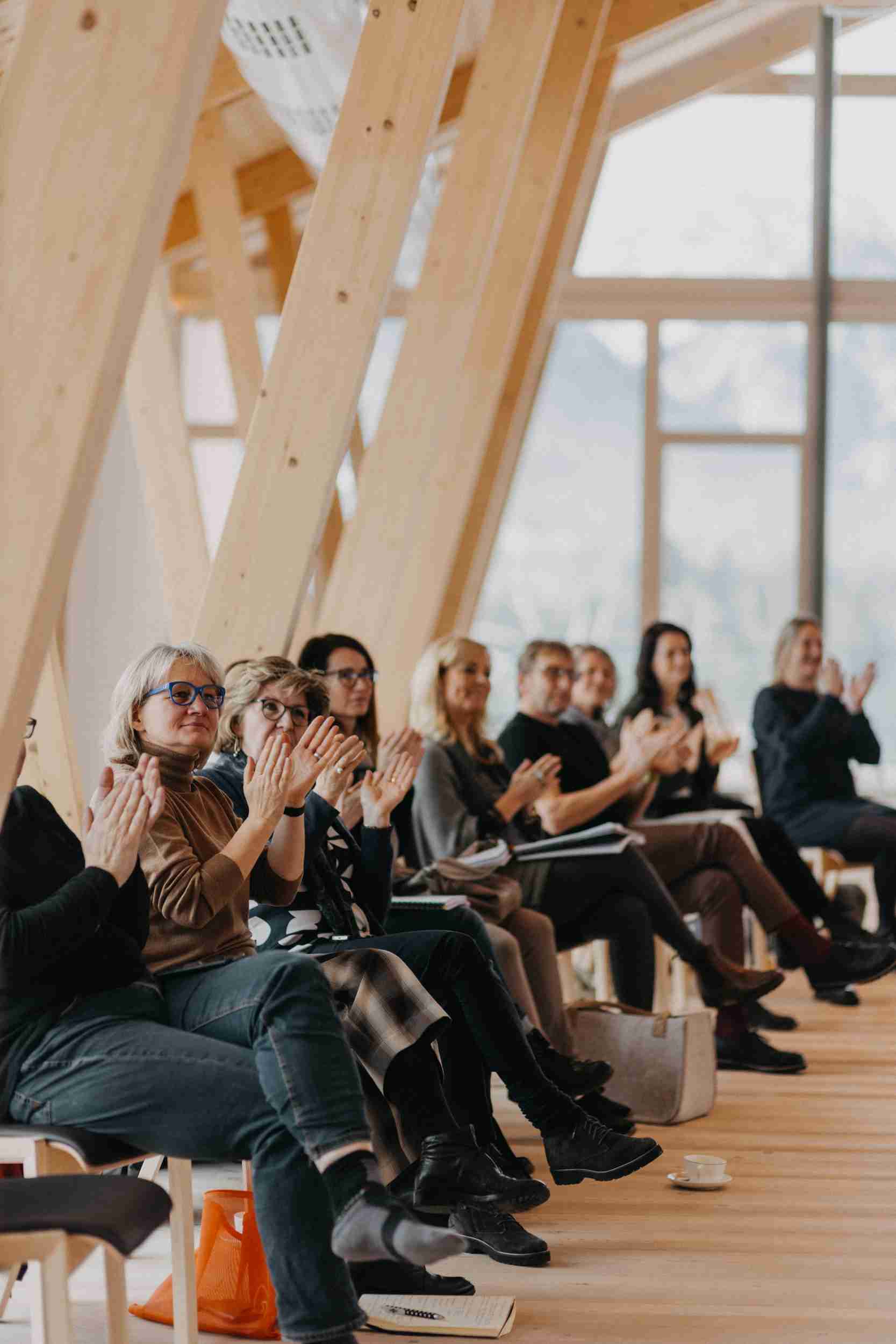 Community MLI MIO SAM Mindfulness Mindful Leader Resilienz Narbeshuber 20 Community MIO Tage im Festsaal