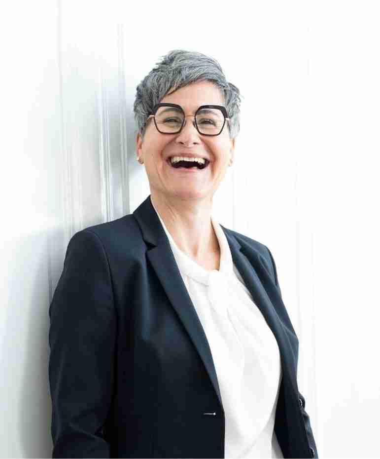 Michaela Schmelzer Porträt lachend