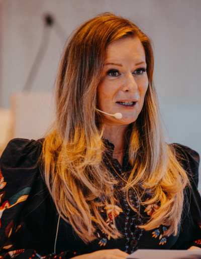 Esther Narbeshuber Porträt Speakerin Leadership Journey