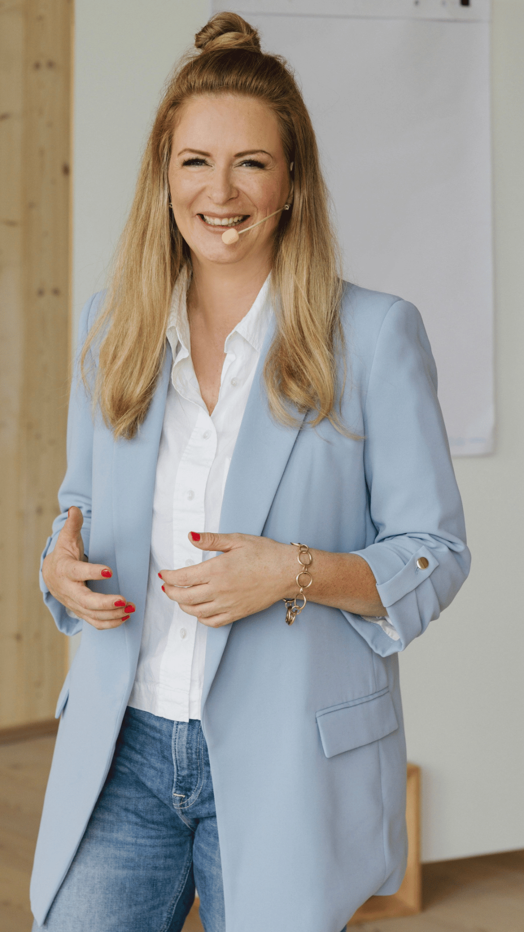Esther Narbeshuber Trainerin spricht in einem Training